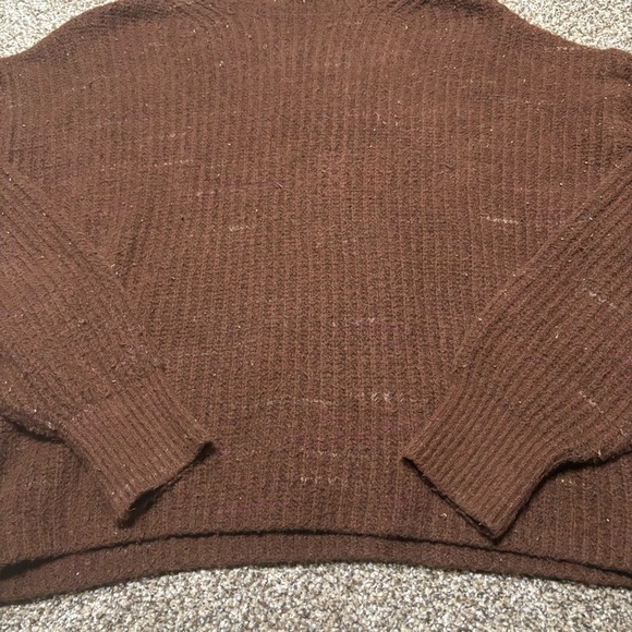 Old Navy Women’s Mock Neck Cropped Top Sweater - Picture 3 of 10